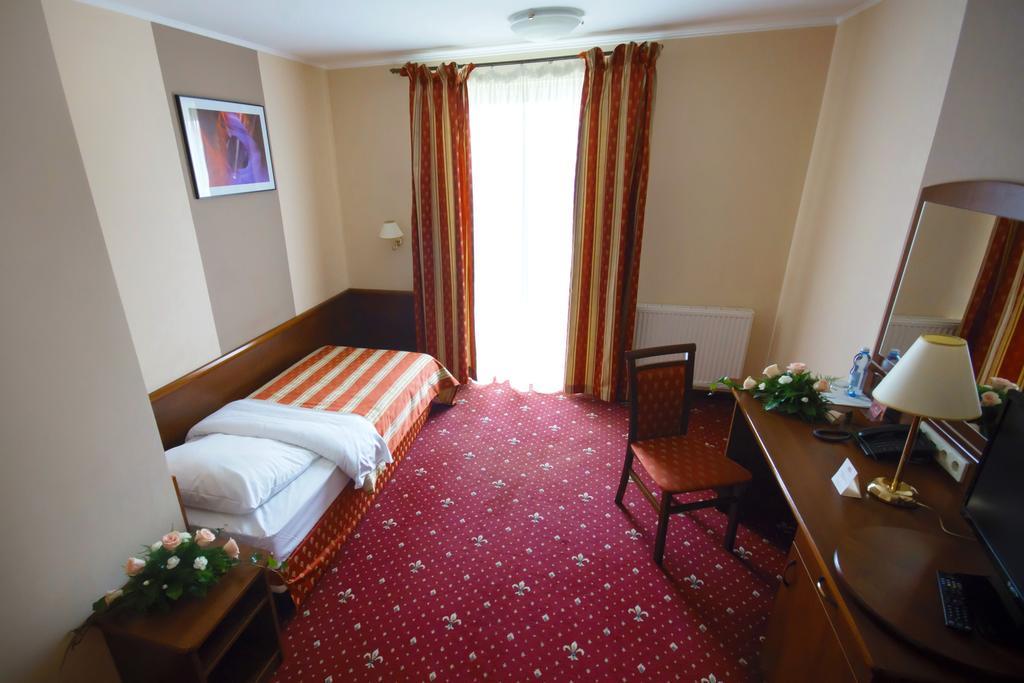 Hotel Novum & Spa Niepołomice Exterior foto