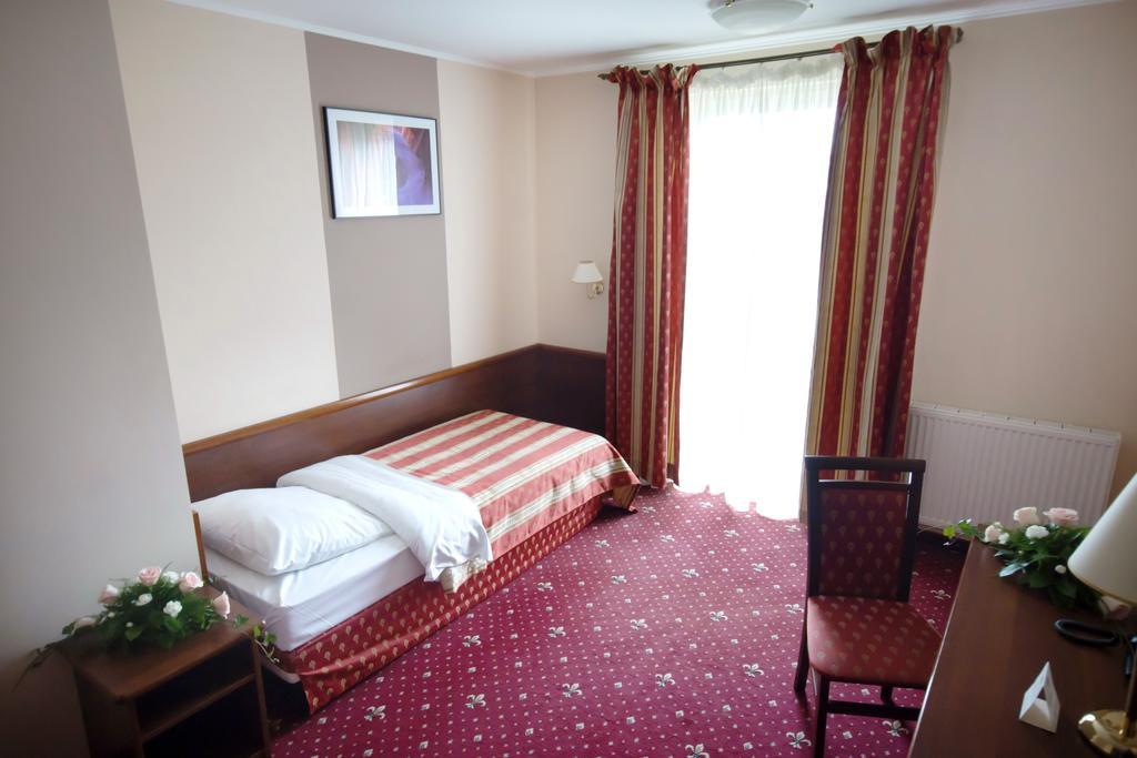 Hotel Novum & Spa Niepołomice Exterior foto