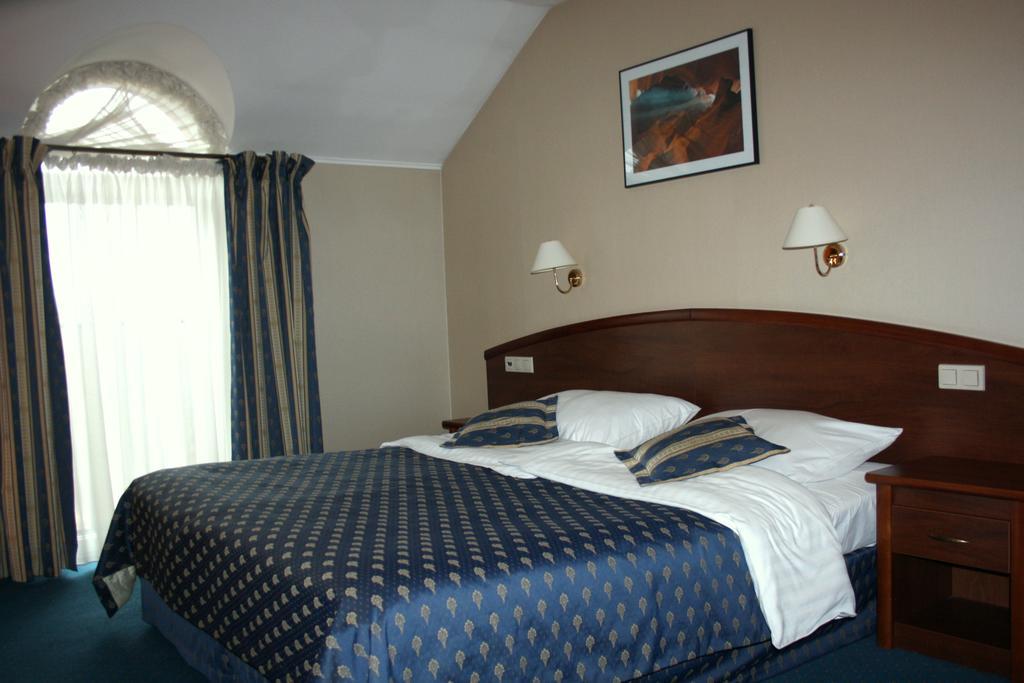 Hotel Novum & Spa Niepołomice Exterior foto
